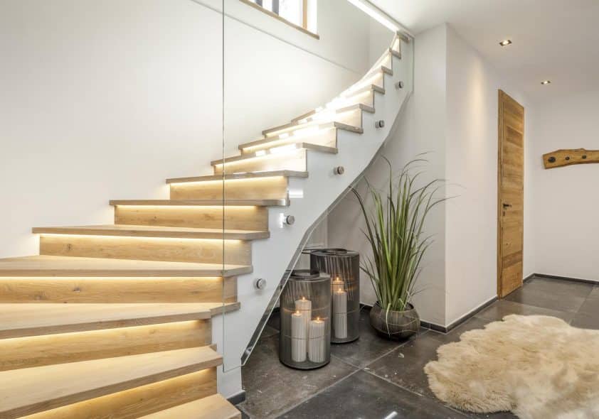 Treppe in exklusivem Alpin-Apartment in Kitzbühel