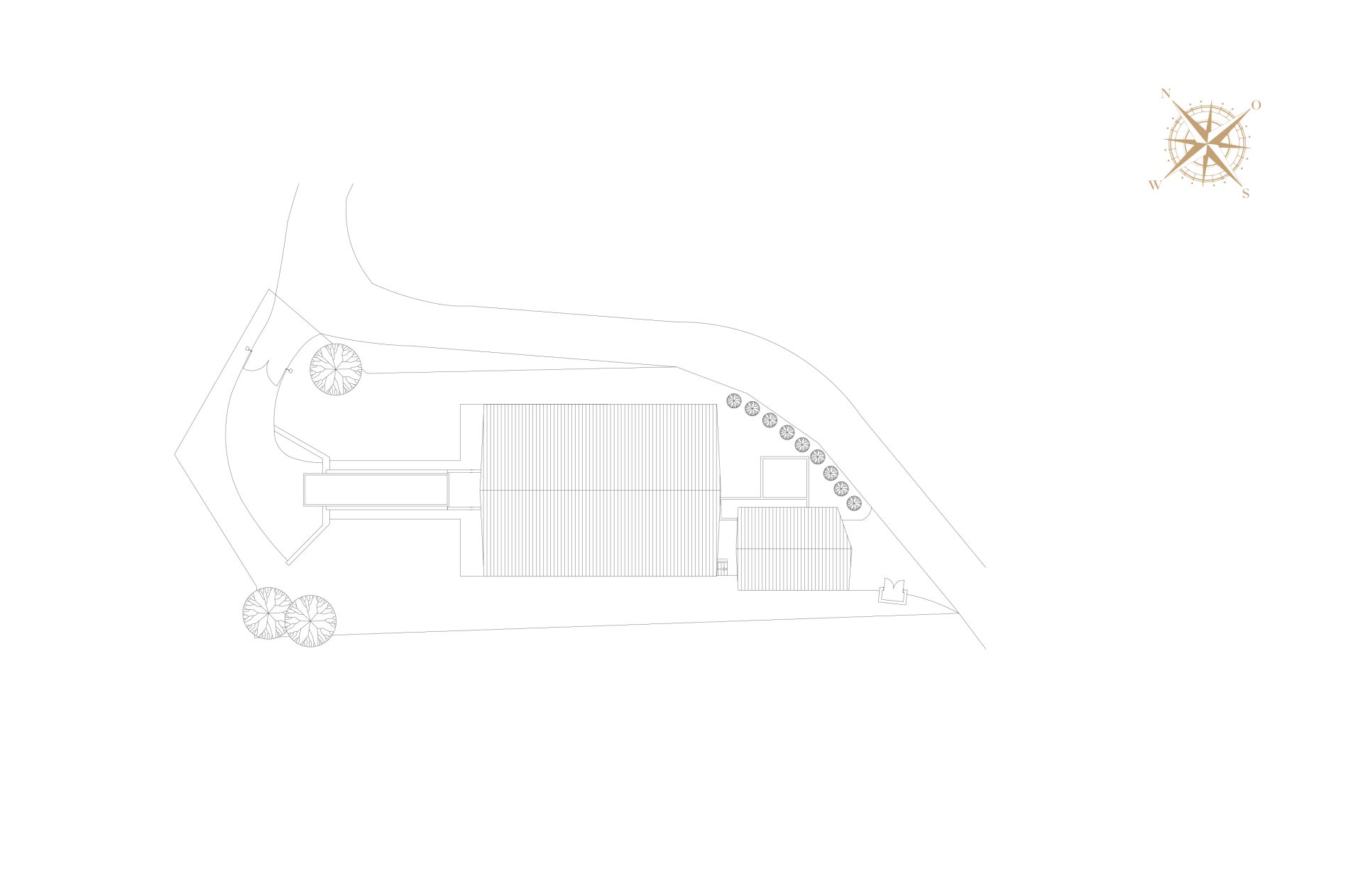 Lageplan Designer-Chalet mit Pool, Terrassen, parkähnlichem Baumbestand und Hanglage.